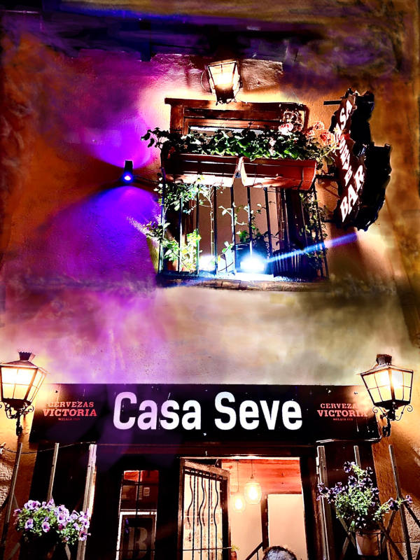 Fachada Bar Casa Seve en Segovia