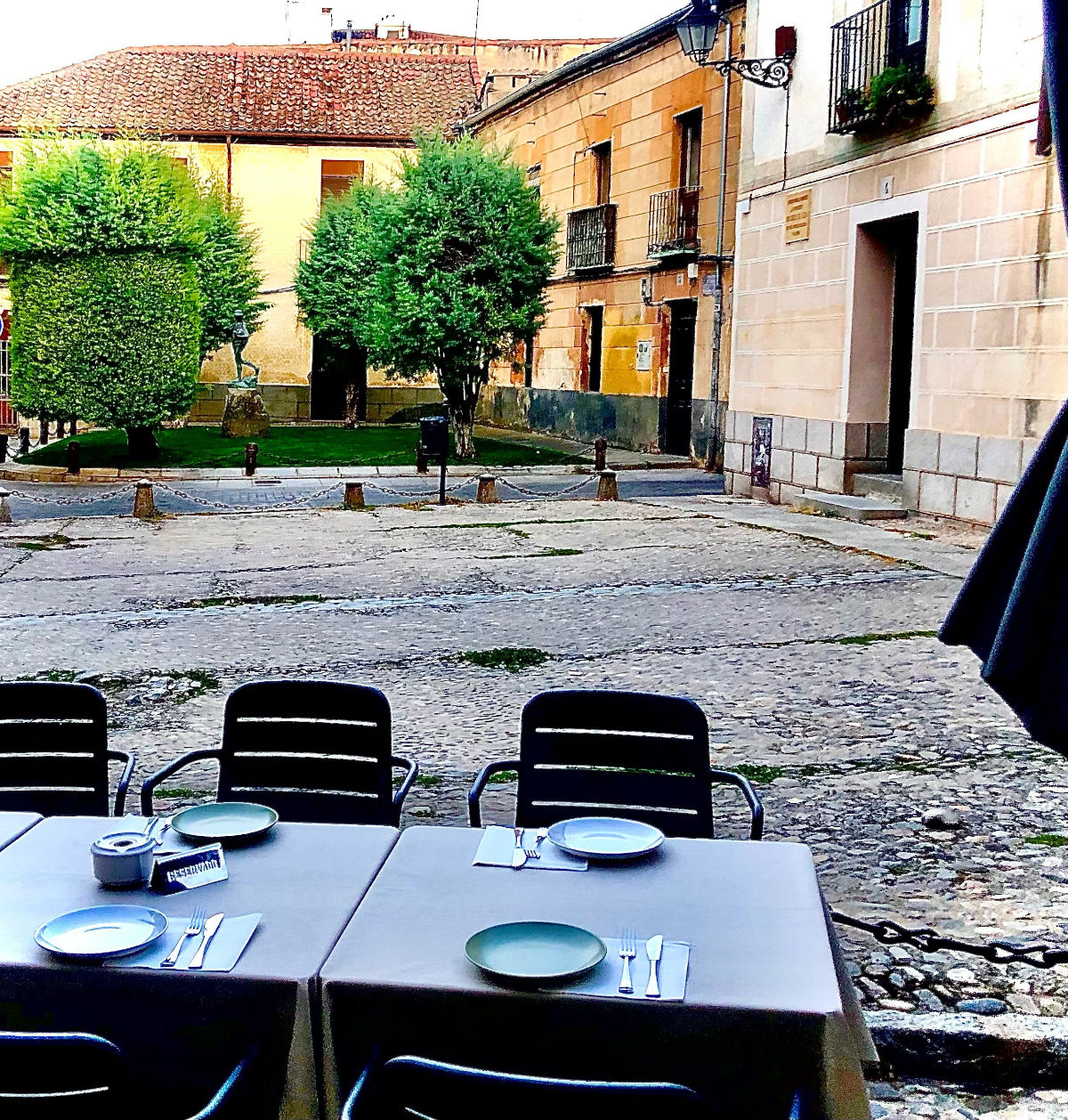 Terraza junto a la plaza Mayor de Segovia